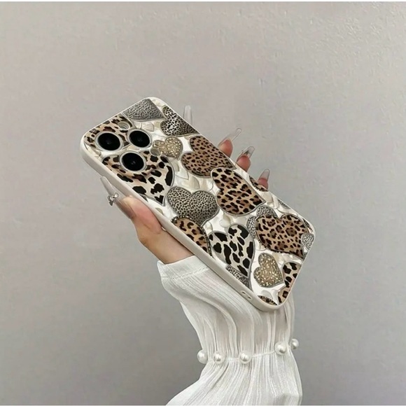 iPhone 16 / 16 Pro / 16 Pro Max Phone Case Hearts Animal Print White TPU Case - Picture 3 of 5
